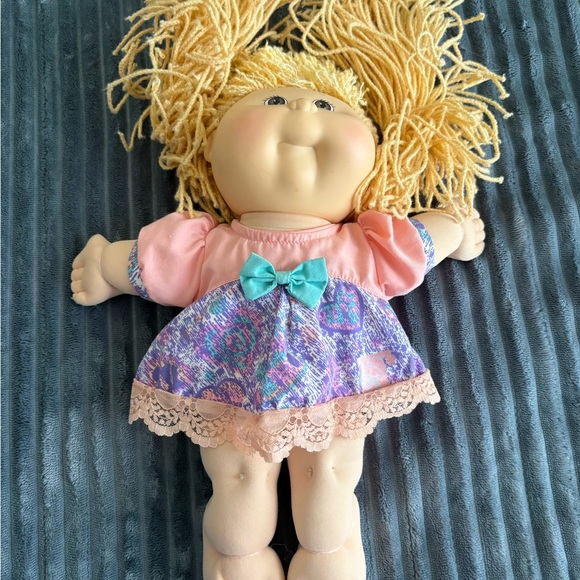 Cabbage patch doll - Picture 1 of 4